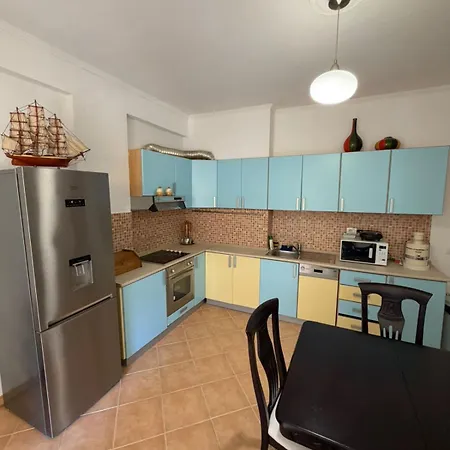 Giardin Seaside Retreat Голем