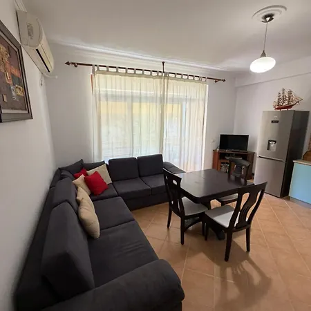 Giardin Seaside Retreat Голем