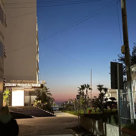 Giardin Seaside Retreat Голем