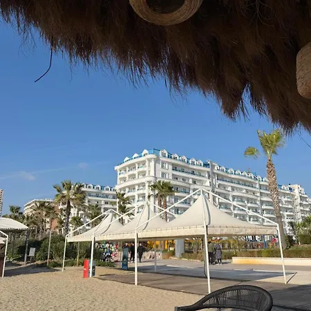 Giardin Seaside Retreat Апартаменты *