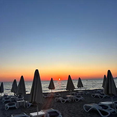 Giardin Seaside Retreat * Голем