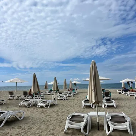 Апартаменты Giardin Seaside Retreat *